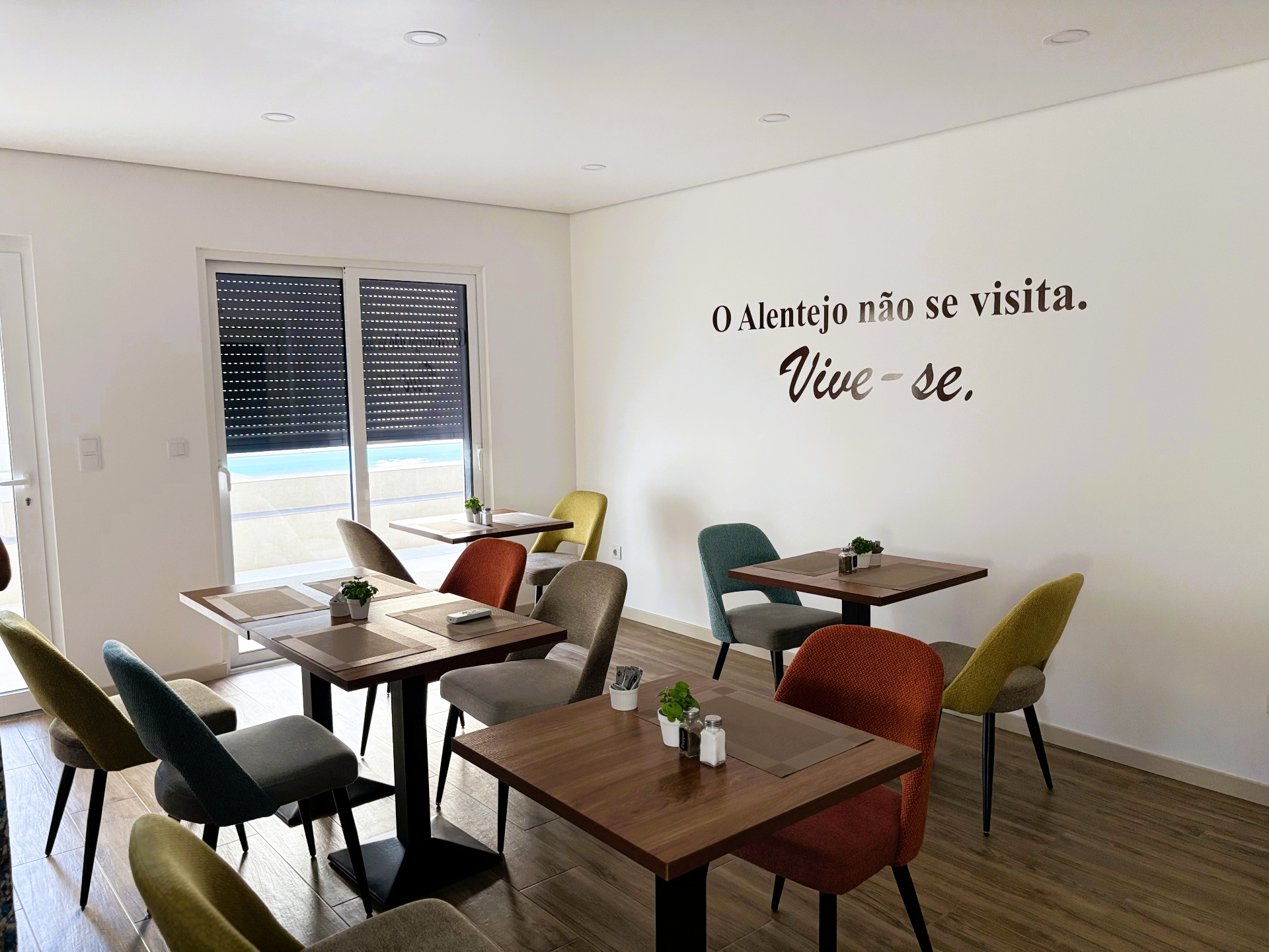 Sala de pequeno-almoço — “Vive-se”